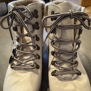 NWT Cliffs Hiking Boots